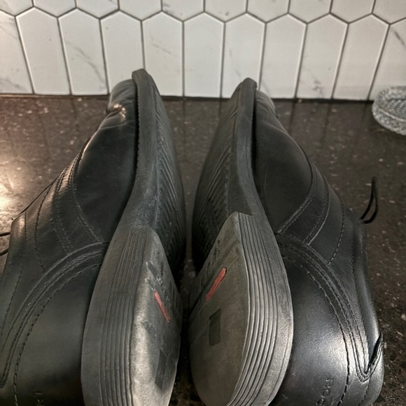 Rockport Classic Black Men's Dress Shoes, size 11 - Picture 5 of 9